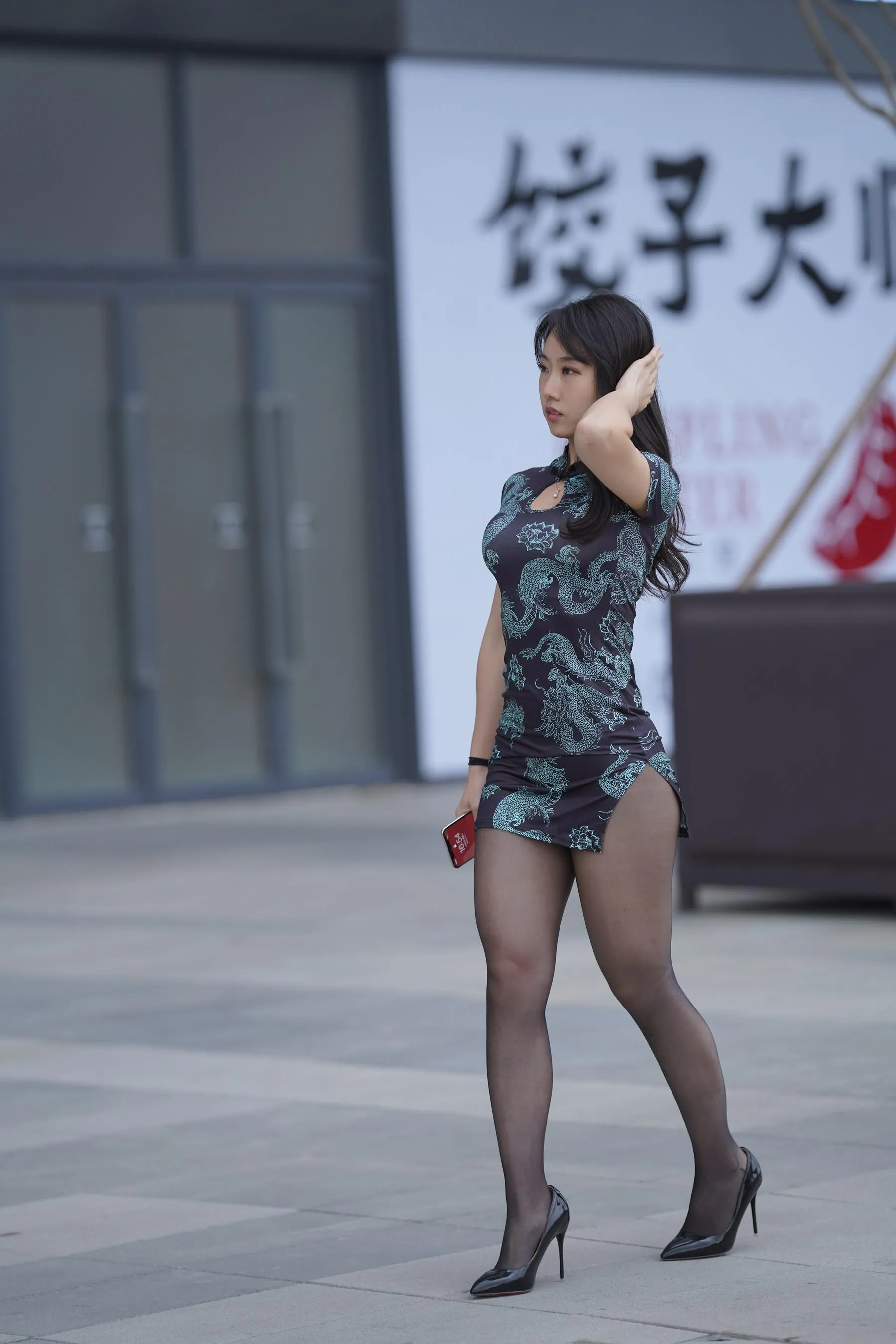 [魔镜街拍] NO.106 性感的黑丝改良旗袍少妇 [382P]插图7